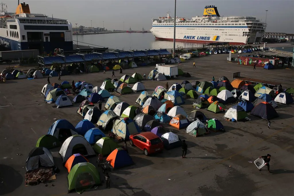 athene ontruimt kampen idomeni en piraeus1459844235