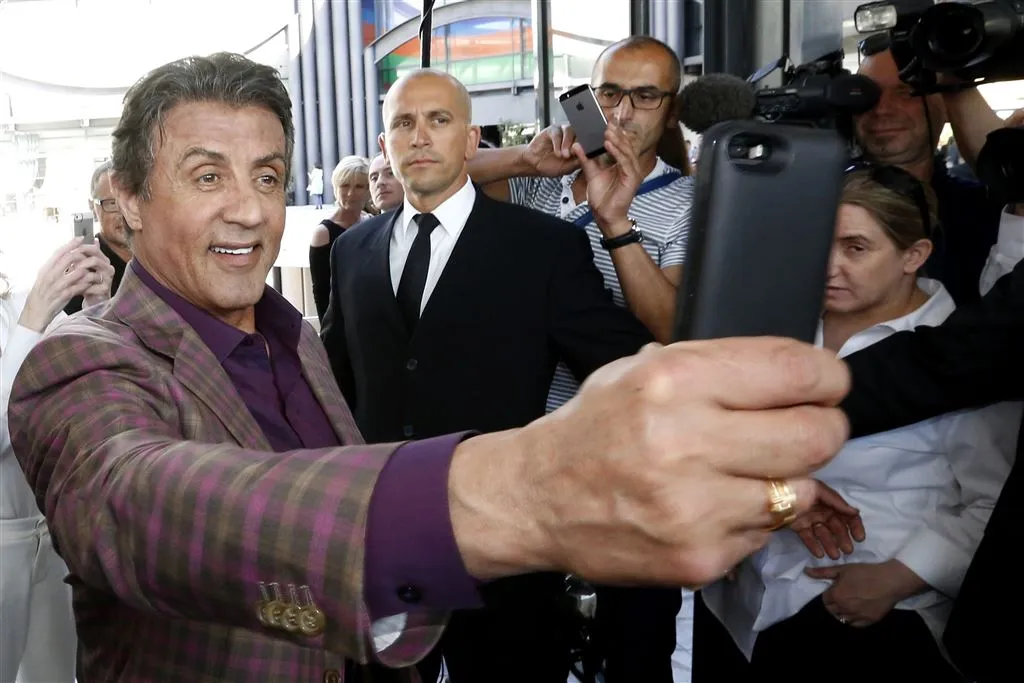 blutte stallone moest zijn hond verkopen1490923930