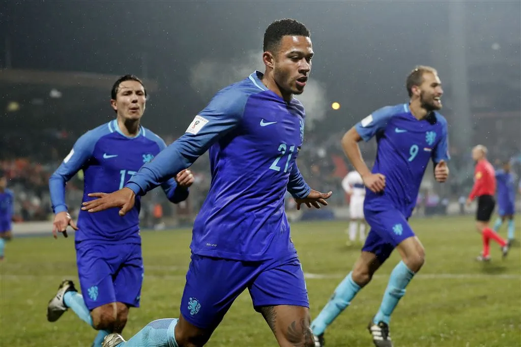 depay leidt oranje langs luxemburg1479063371