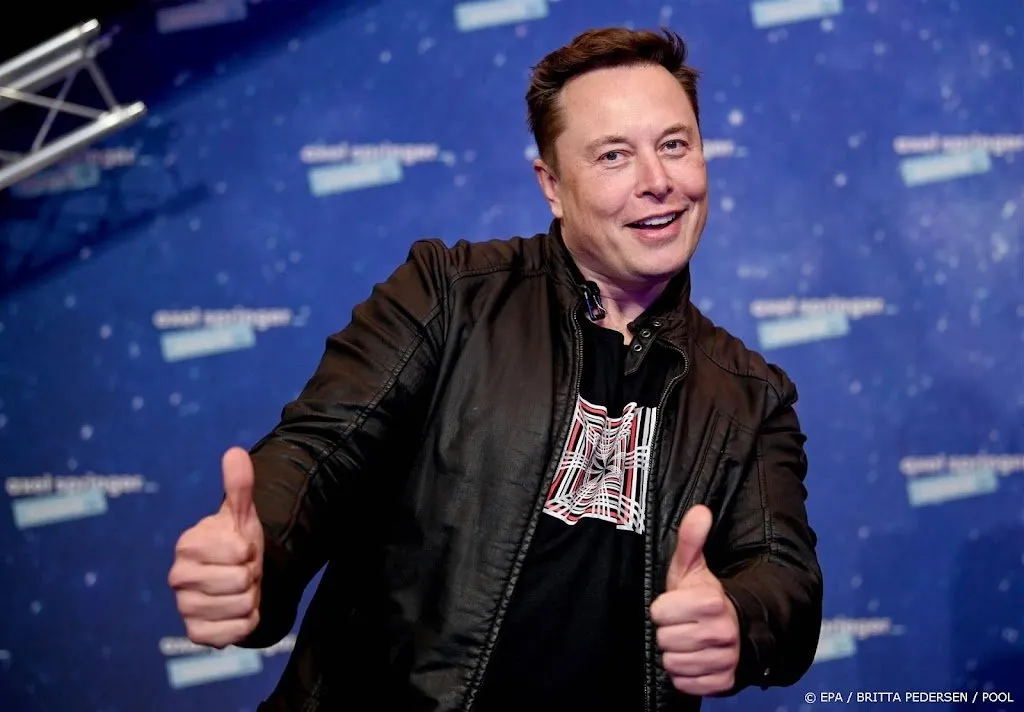 Tesla-rijders plakken massaal deze anti-Musk-sticker achter op hun auto
