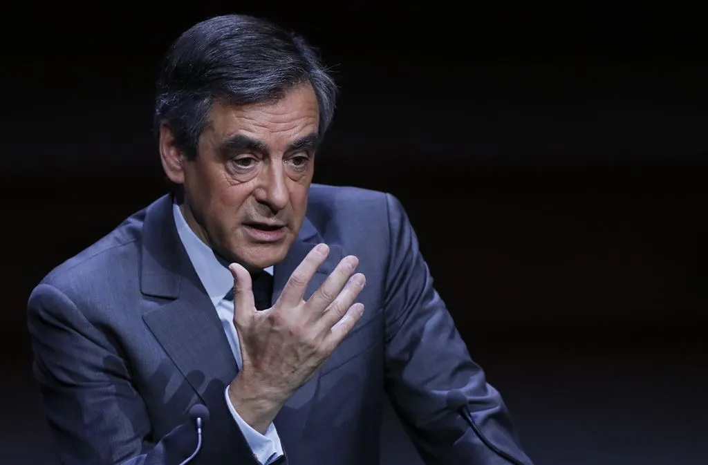 fillon beschuldigt president van complot1490333877