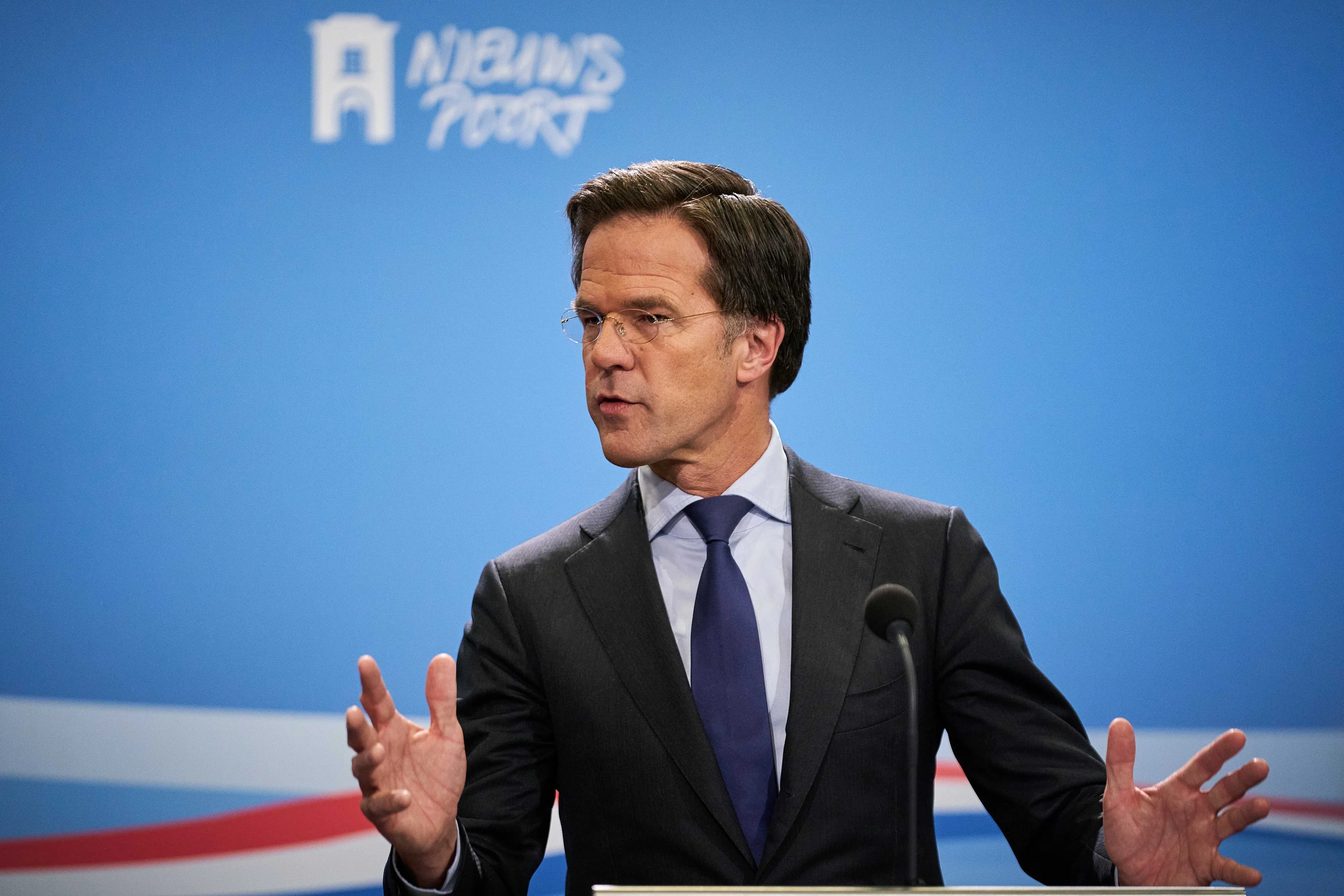Rutte: "Belangrijkste: met een snotneus blijf je thuis"