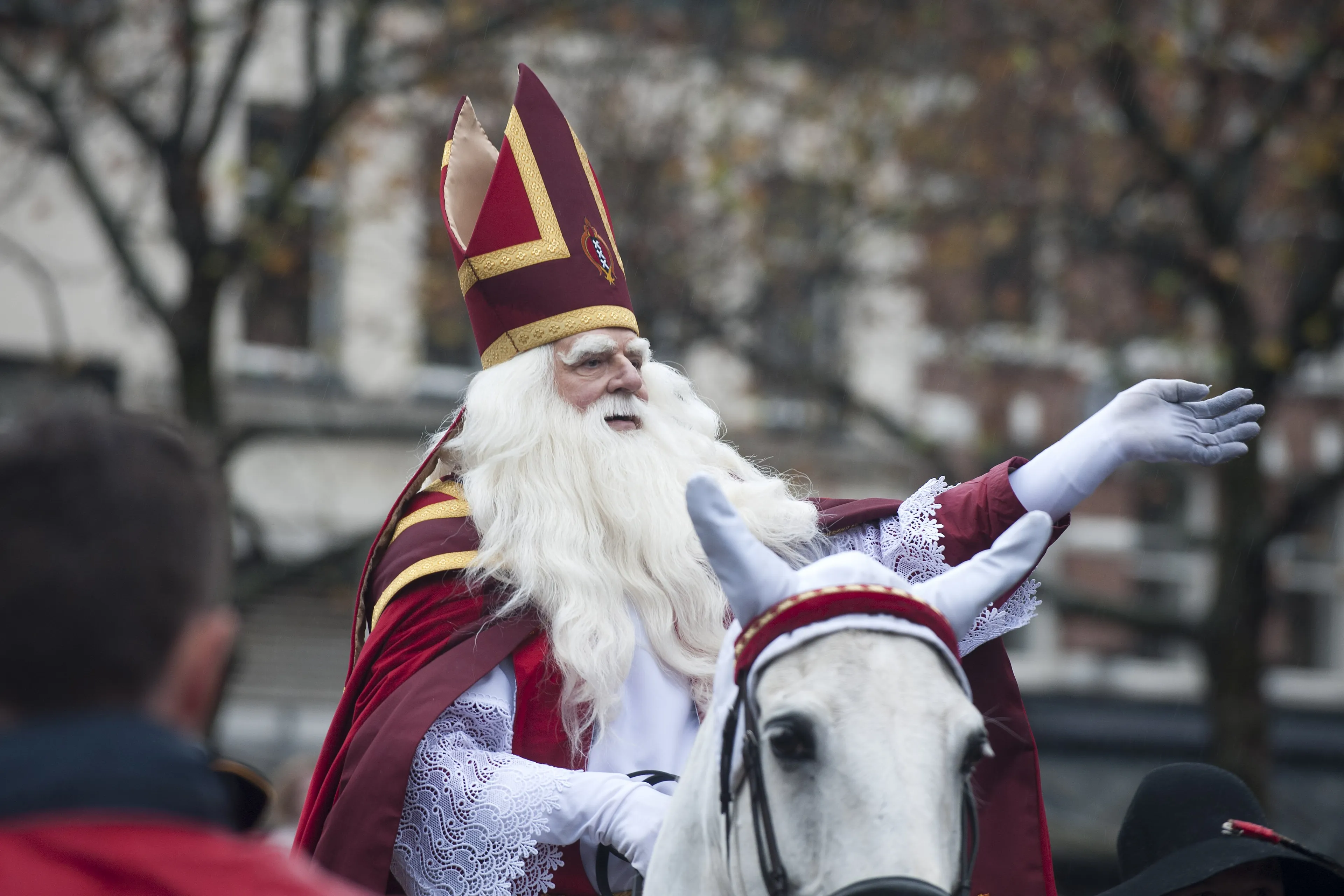 Jeroen Krabbé weigerde als Sint kogelvrij vest te dragen