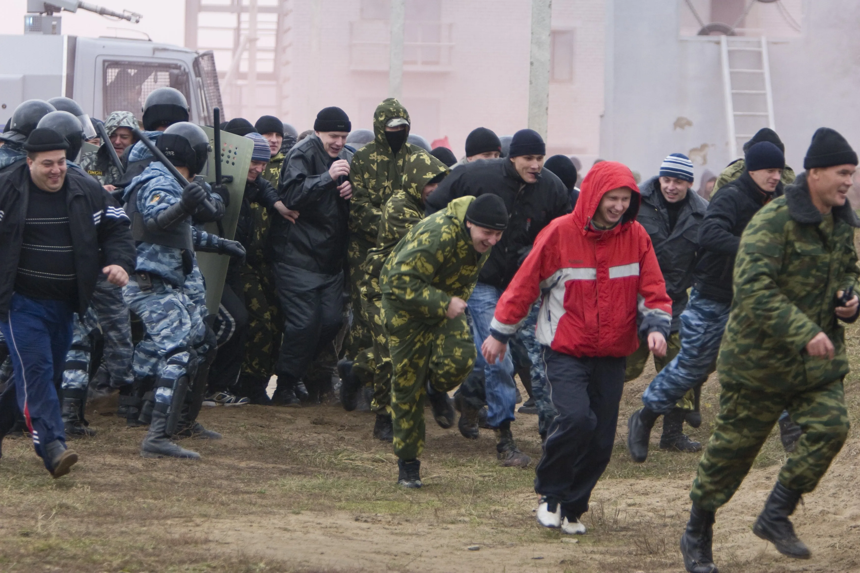 Russische hooligans bedreigen homo's: “Jullie zullen worden neergestoken en uitgeroeid”