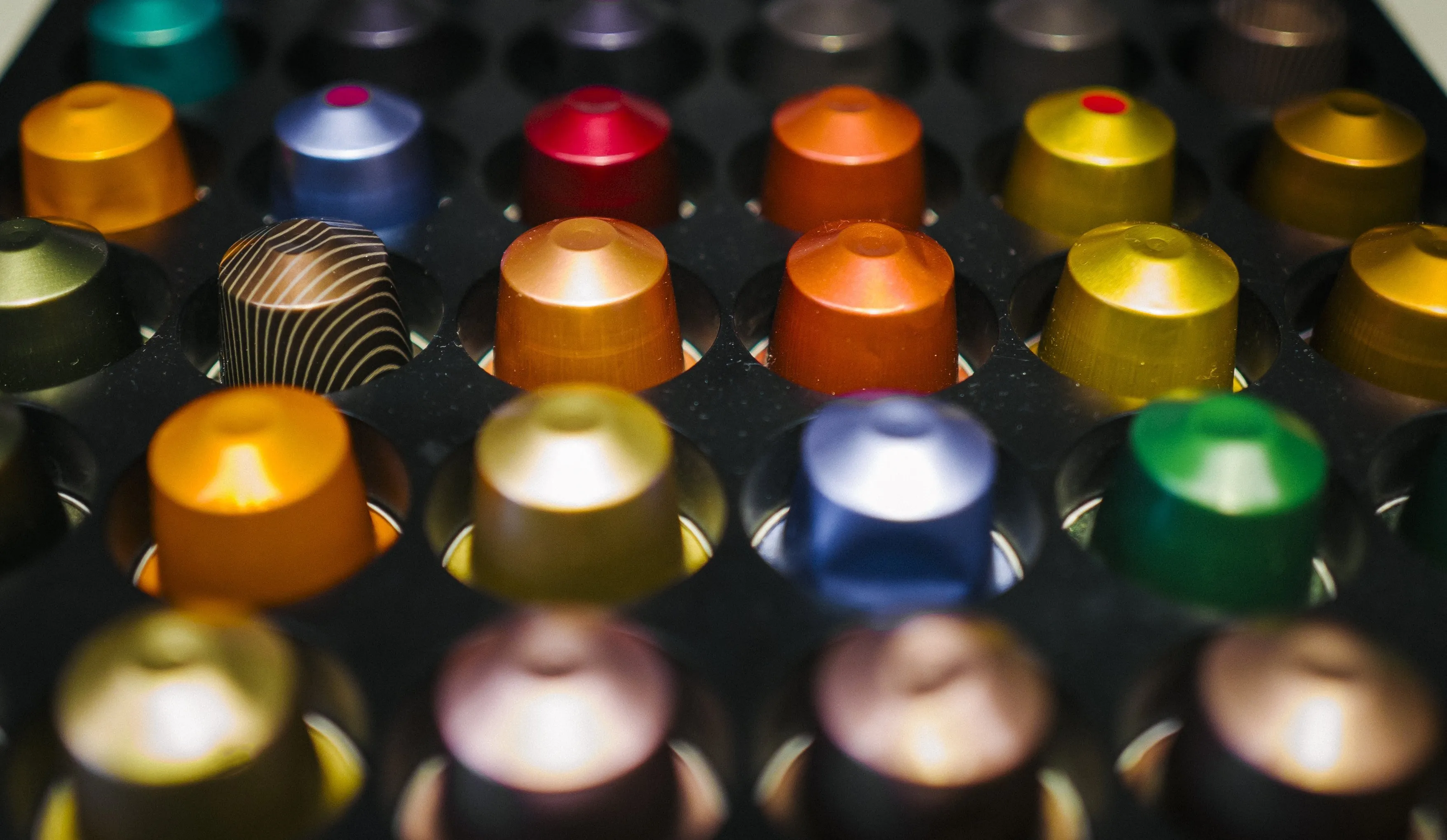 Op koffieplantages Nespresso werken kinderen voor 6 euro per dag. George Clooney verdiende 37 miljoen met reclame