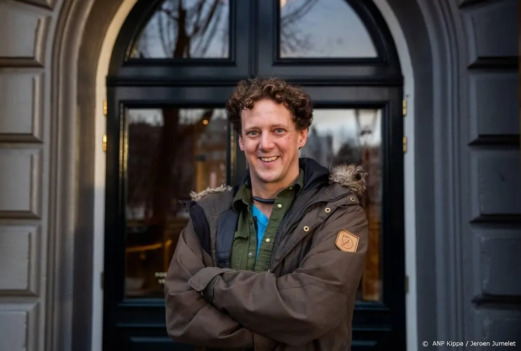 Jochem Myjer deelt ode aan afzwaaiende Youp van 't Hek