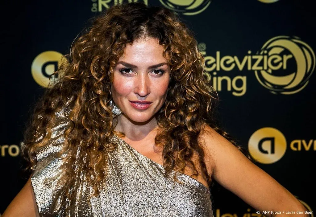 Katja Schuurman: 'Als je niet extatisch rond kerstboom dartelt, you're not alone'