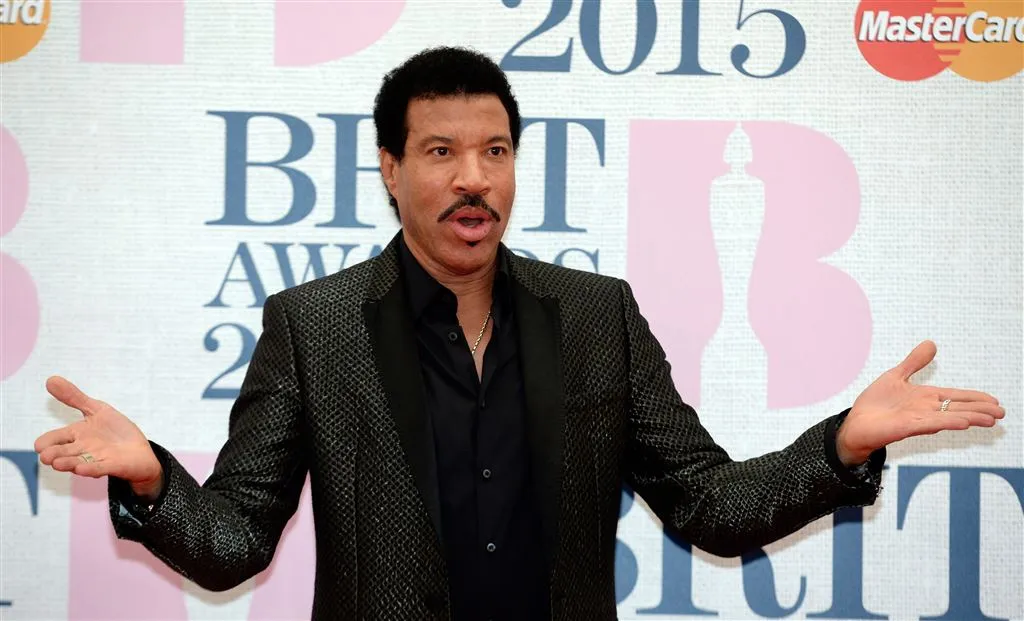 lionel richie twijfelt over bezoek witte huis1502846005