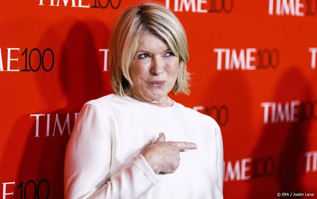 Martha Stewart (81) is oudste bikinimodel op cover Sports Illustrated