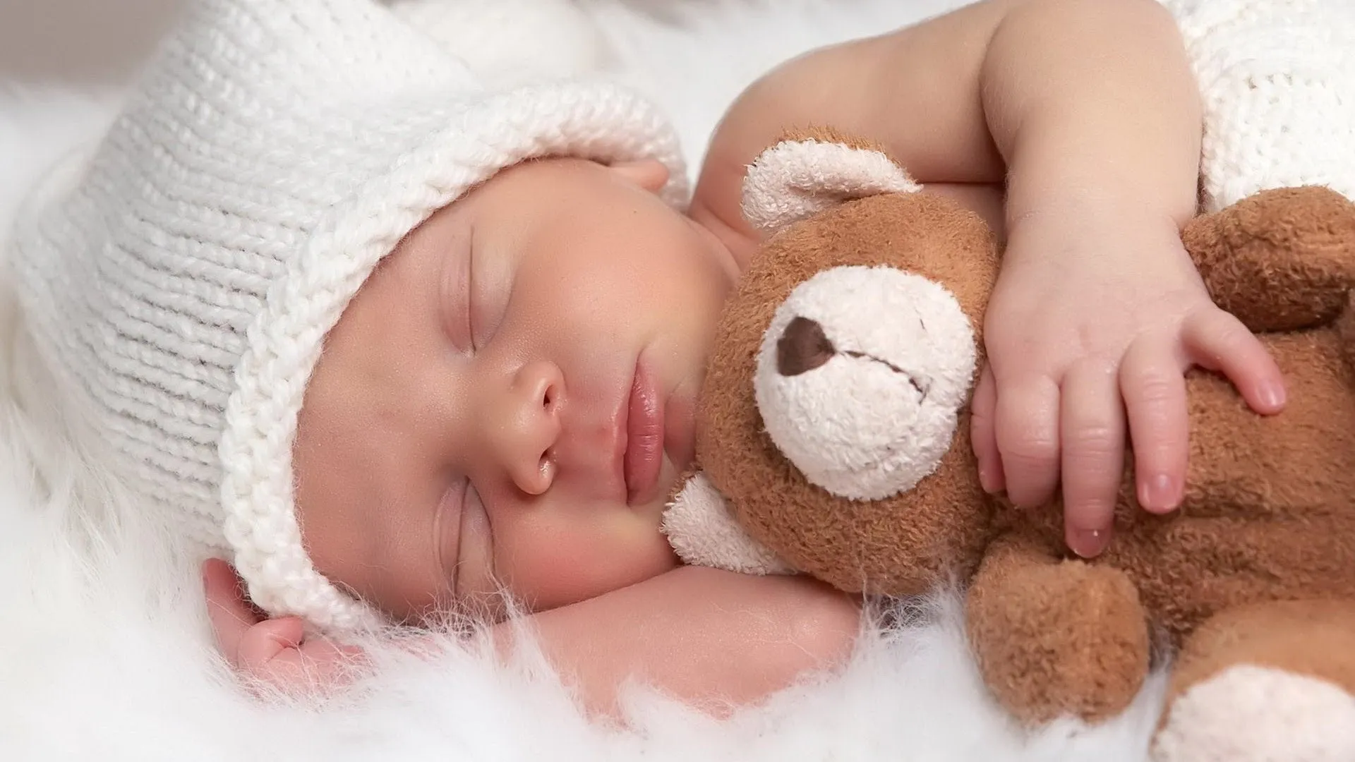 Italiaanse oma doet per ongeluk witte wijn in flesje baby. Die raakt in coma
