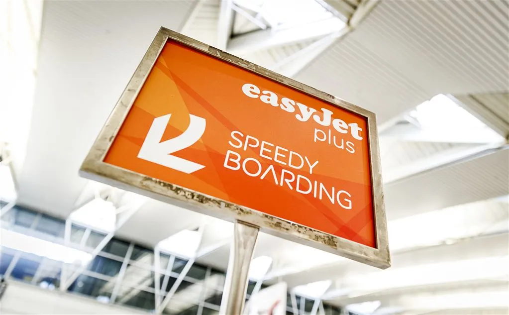 noodlanding easyjet na verdacht gesprek1497140887