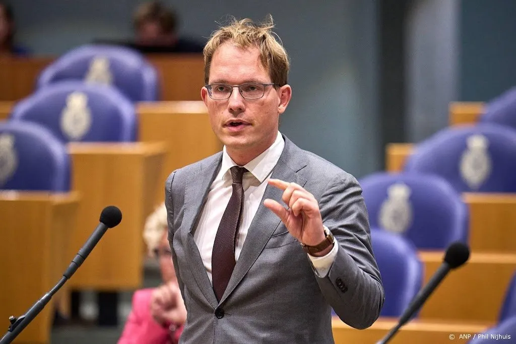 OM start onderzoek FVD'er Van Houwelingen om nazivlag