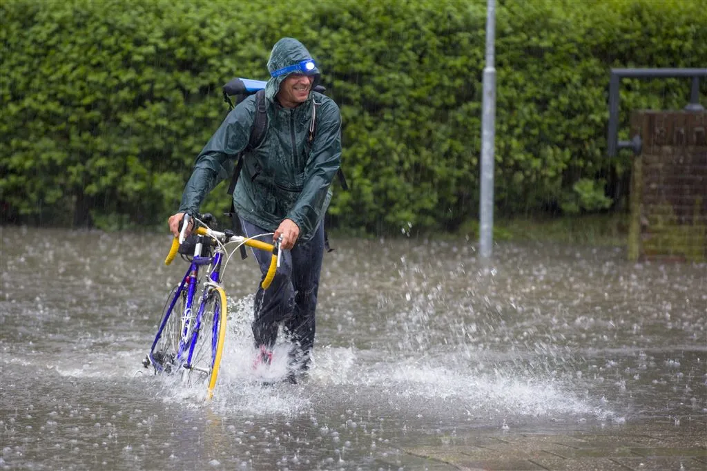 opnieuw kans op onweer en wateroverlast1466053745