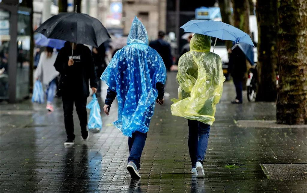 opvallend veel regen maar geen record1466438197