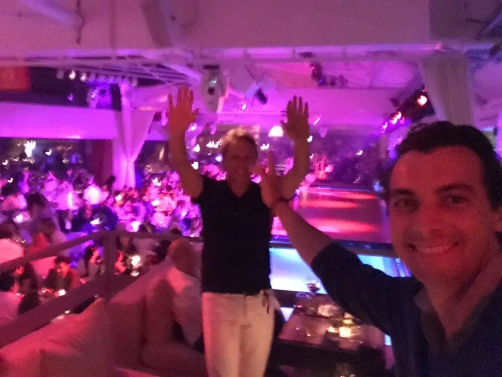 Thierry Baudet bezoekt met privéjet nachtclub op Ibiza