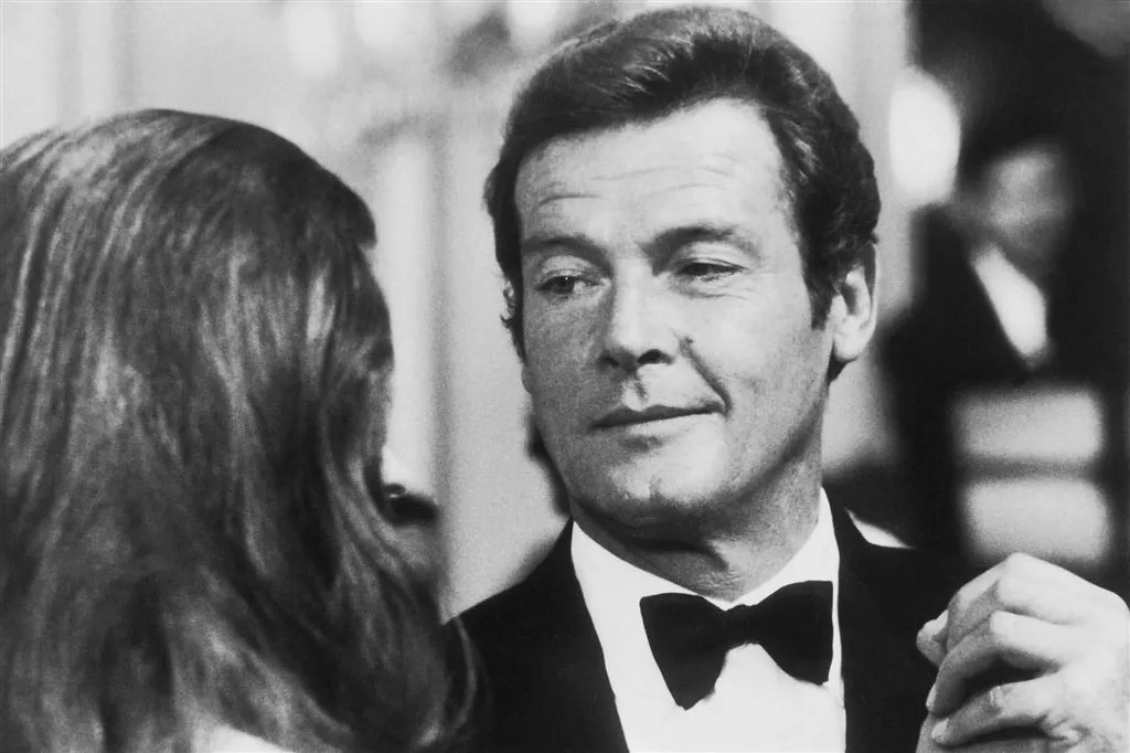 roger moore op 89 jarige leeftijd overleden1495546596