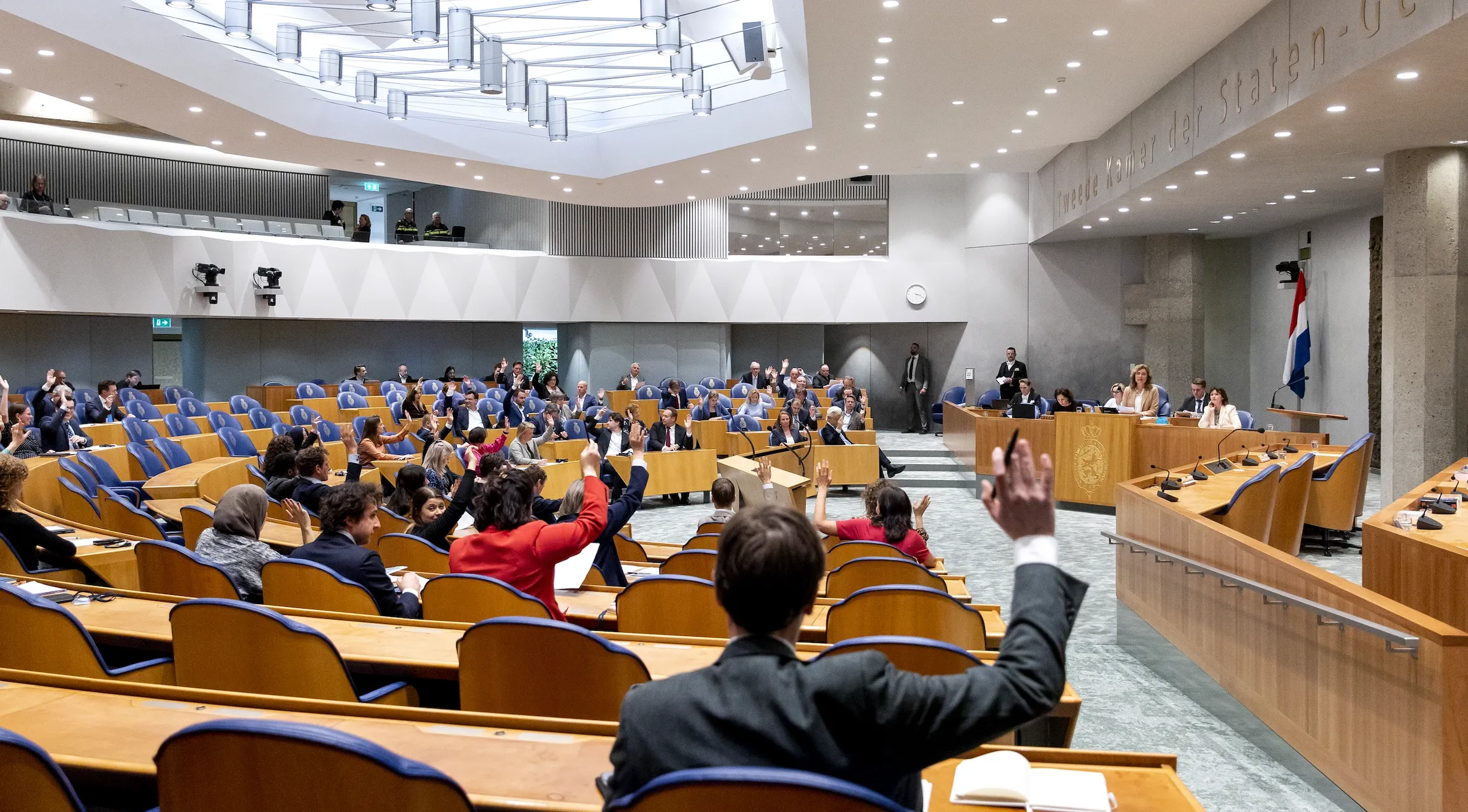 „Kleinerende opmerkingen, roddelen, zwartmaken, discriminatie, delen van persoonlijke informatie, sabotage pesten, schelden en schreeuwen”