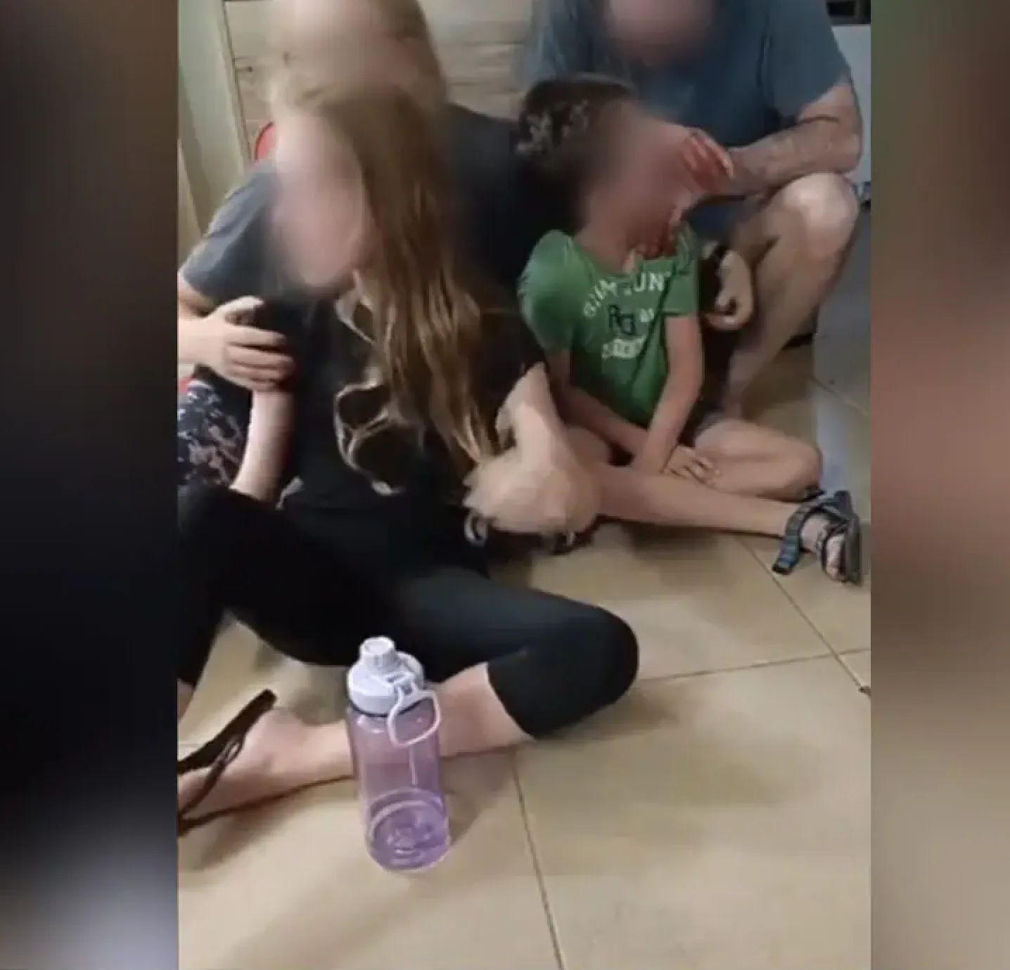 Video: Israëlisch echtpaar, 2 kinderen gegijzeld, dochter "geëxecuteerd"