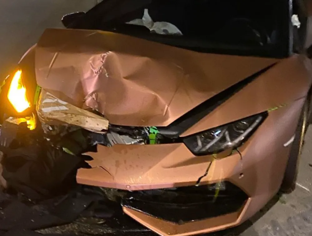 Dave Roelvink rijdt peperdure Lamborghini van vriend in elkaar
