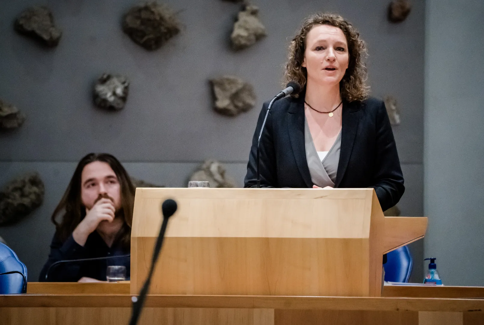 Omtzigt en Leijten (SP) maken gehakt van Van Huffelen: 'Ontzettende lariekoek' en 'schoffering'