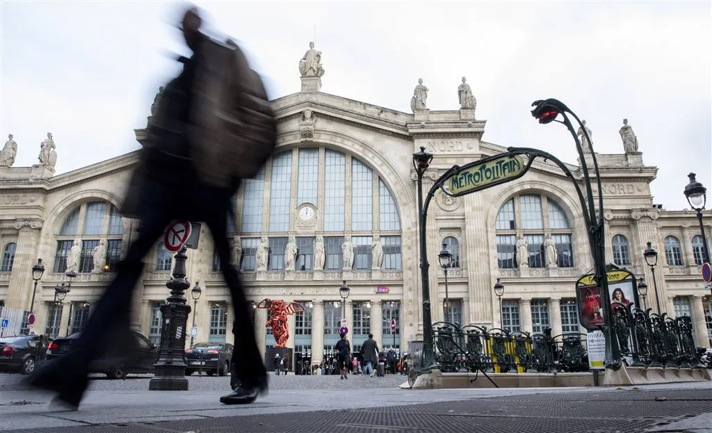 station gare du nord in parijs ontruimd1494288548