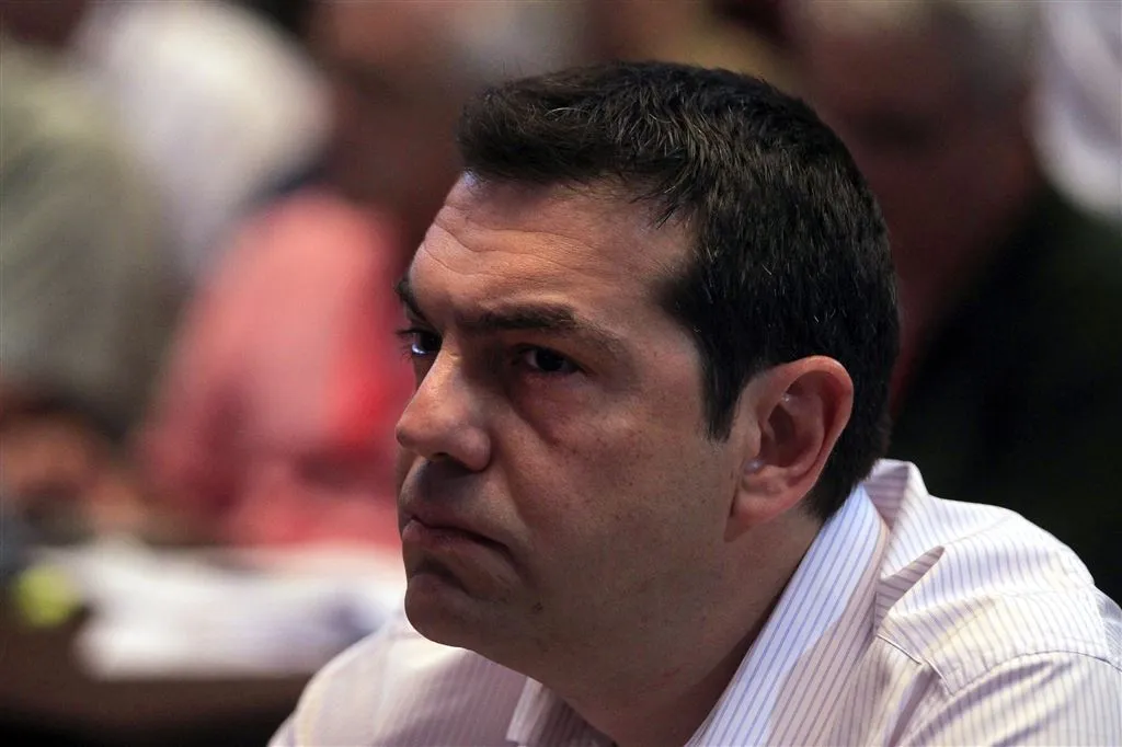tsipras verdedigt plan b van varoufakis1438335855