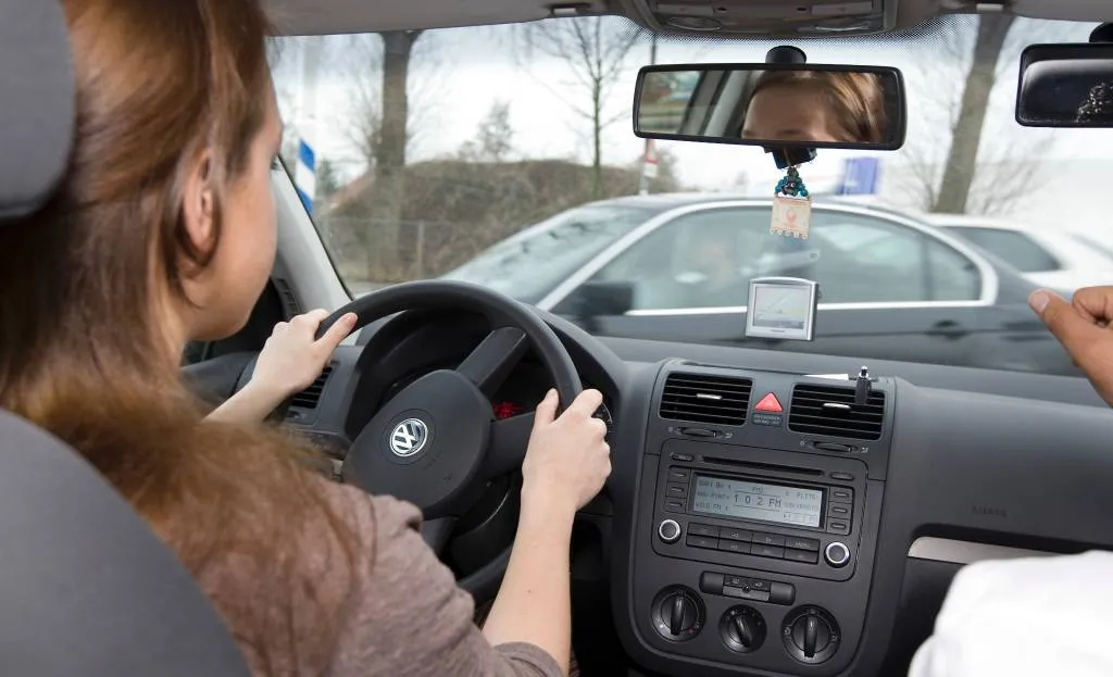 Vlaming op rijles ná rijexamen