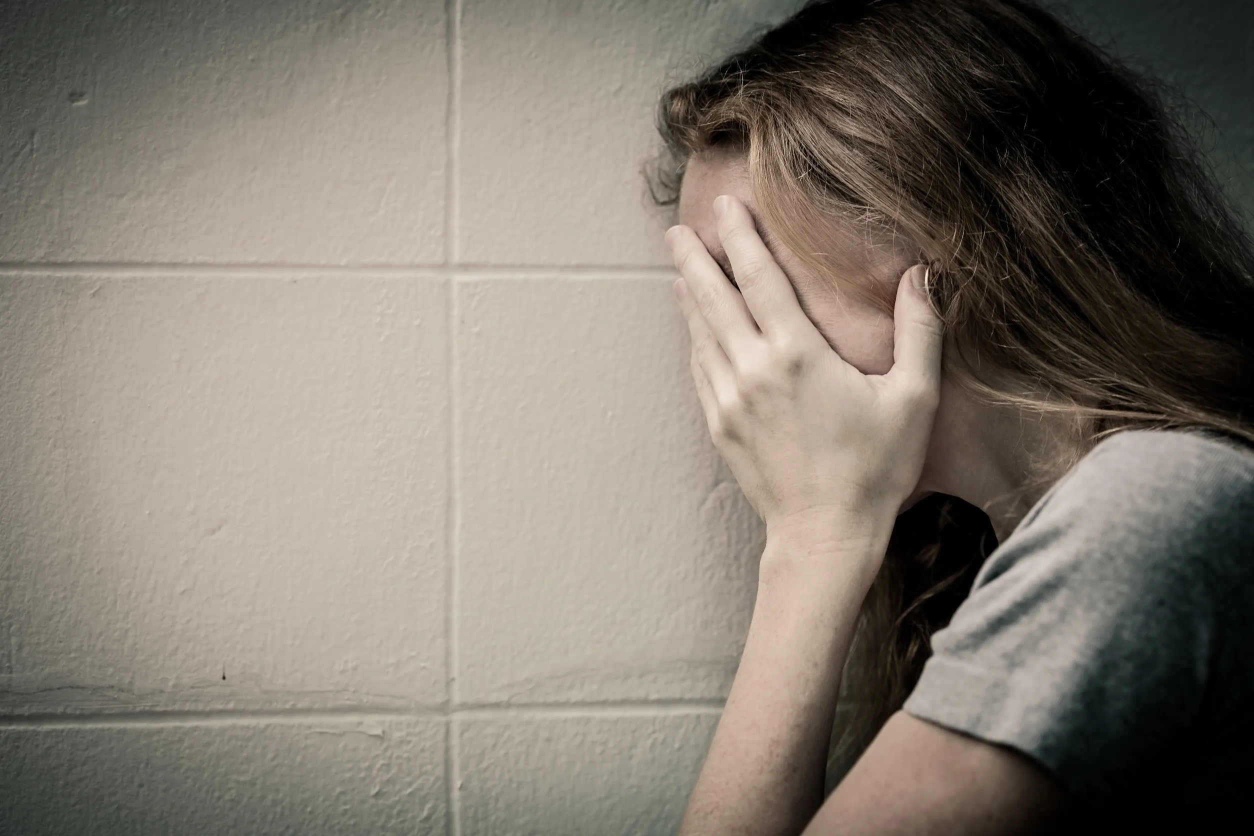 Waarom vrouwen het na een relatiebreuk mentaal moeilijker hebben dan mannen