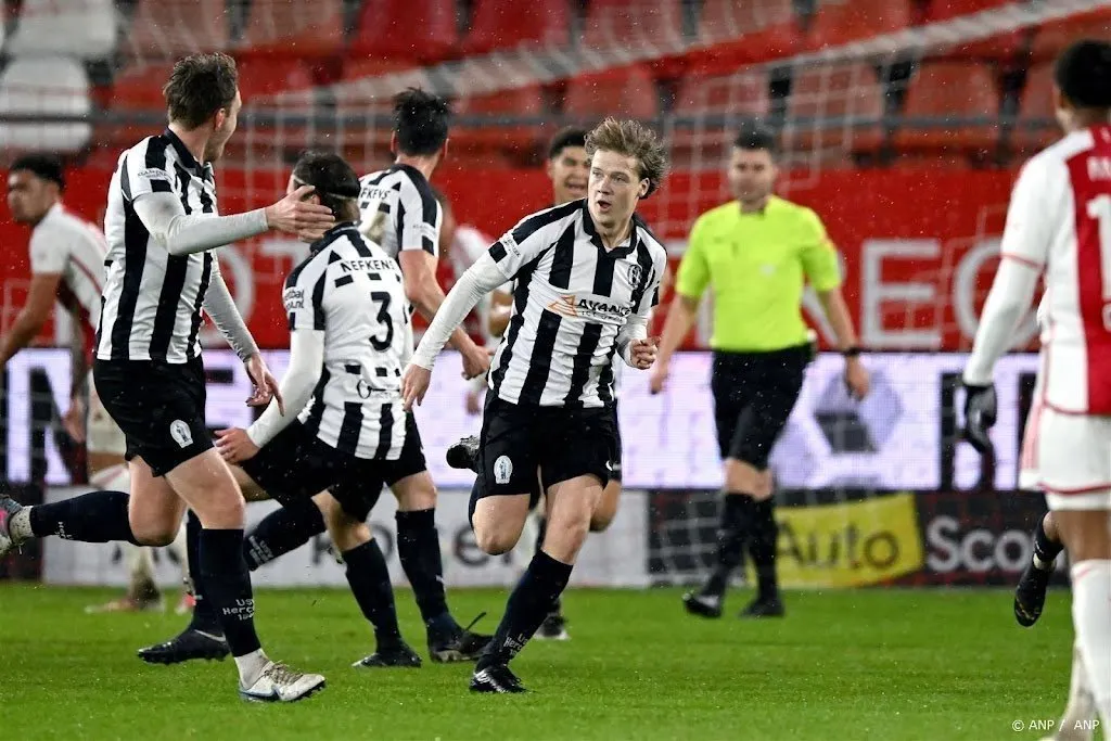 ajax blameert zich met bekeruitschakeling bij amateurs hercules1703188883