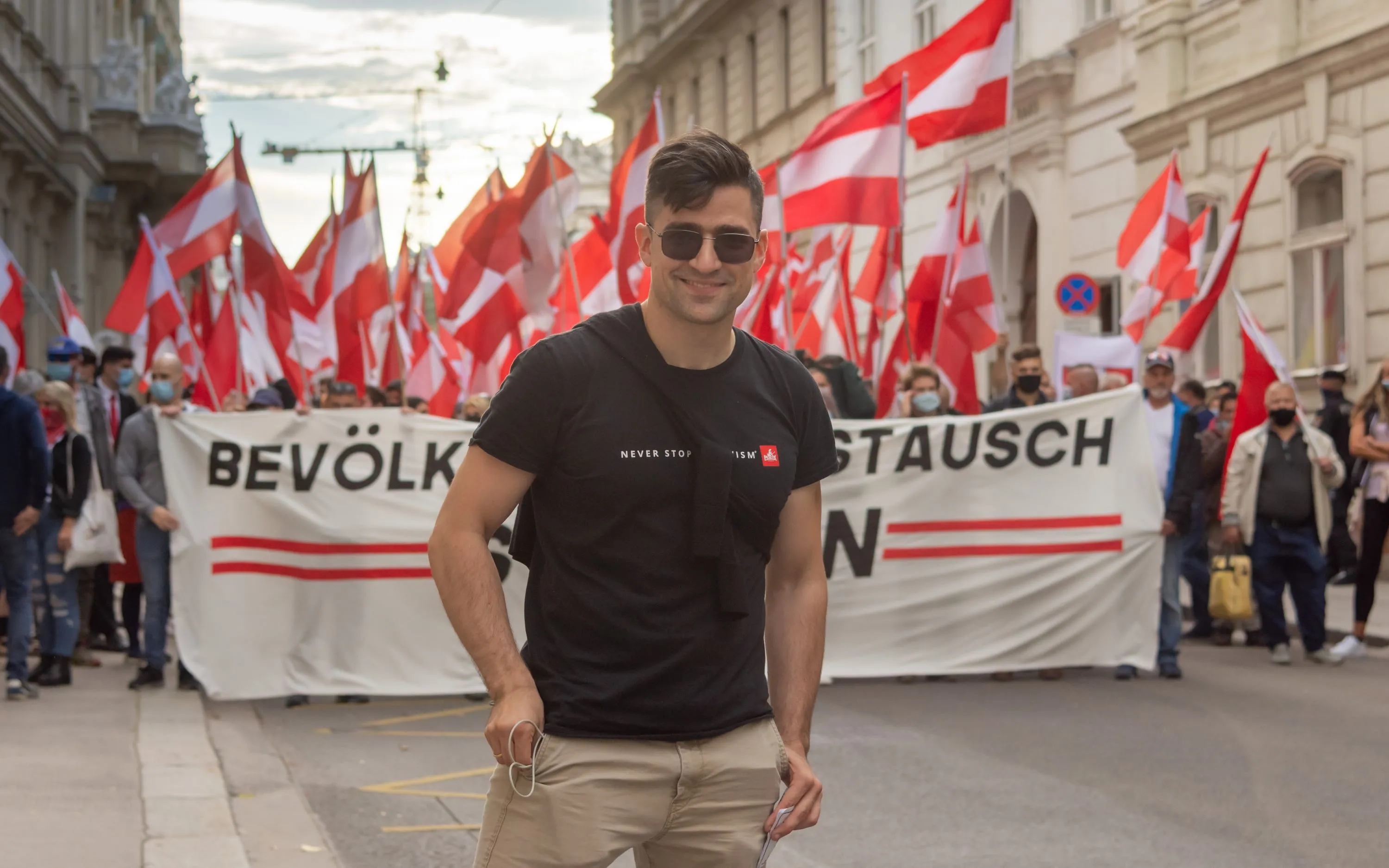 “Hooggeplaatste AfD-politici, neonazi's en ondernemers bespraken 'masterplan' over massadeportaties tijdens geheime bijeenkomst”
