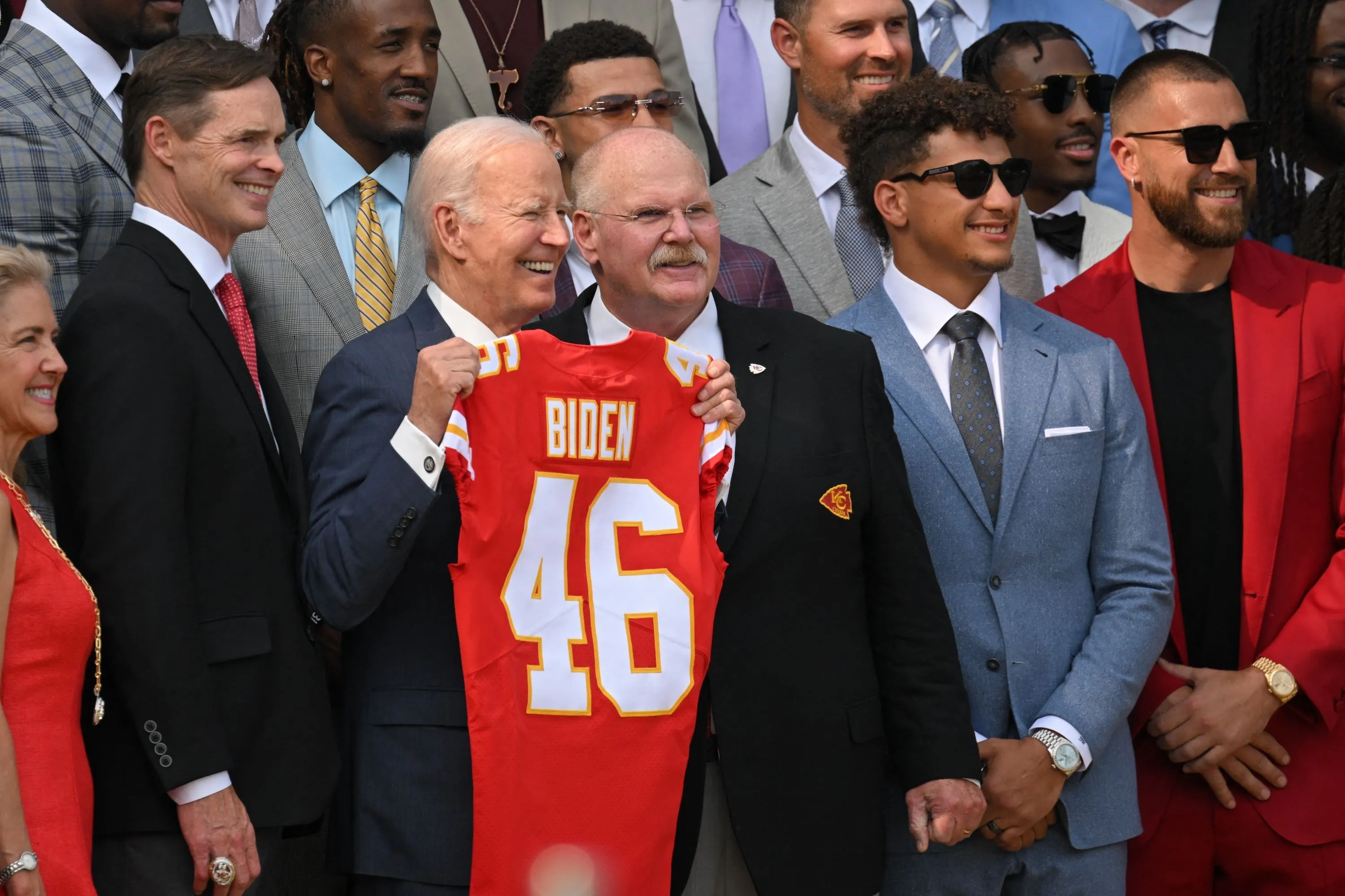 Zien: Biden debuteert op TikTok met knipoog naar complottheorieën over Super Bowl