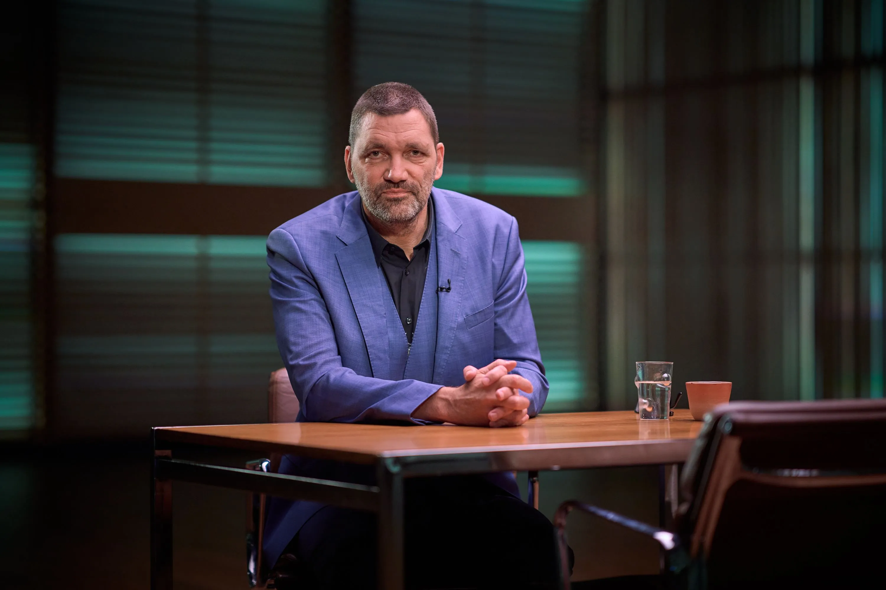 VPRO heeft wangedrag op werkvloer door Theo Maassen onderzocht na klachten over huiselijk geweld
