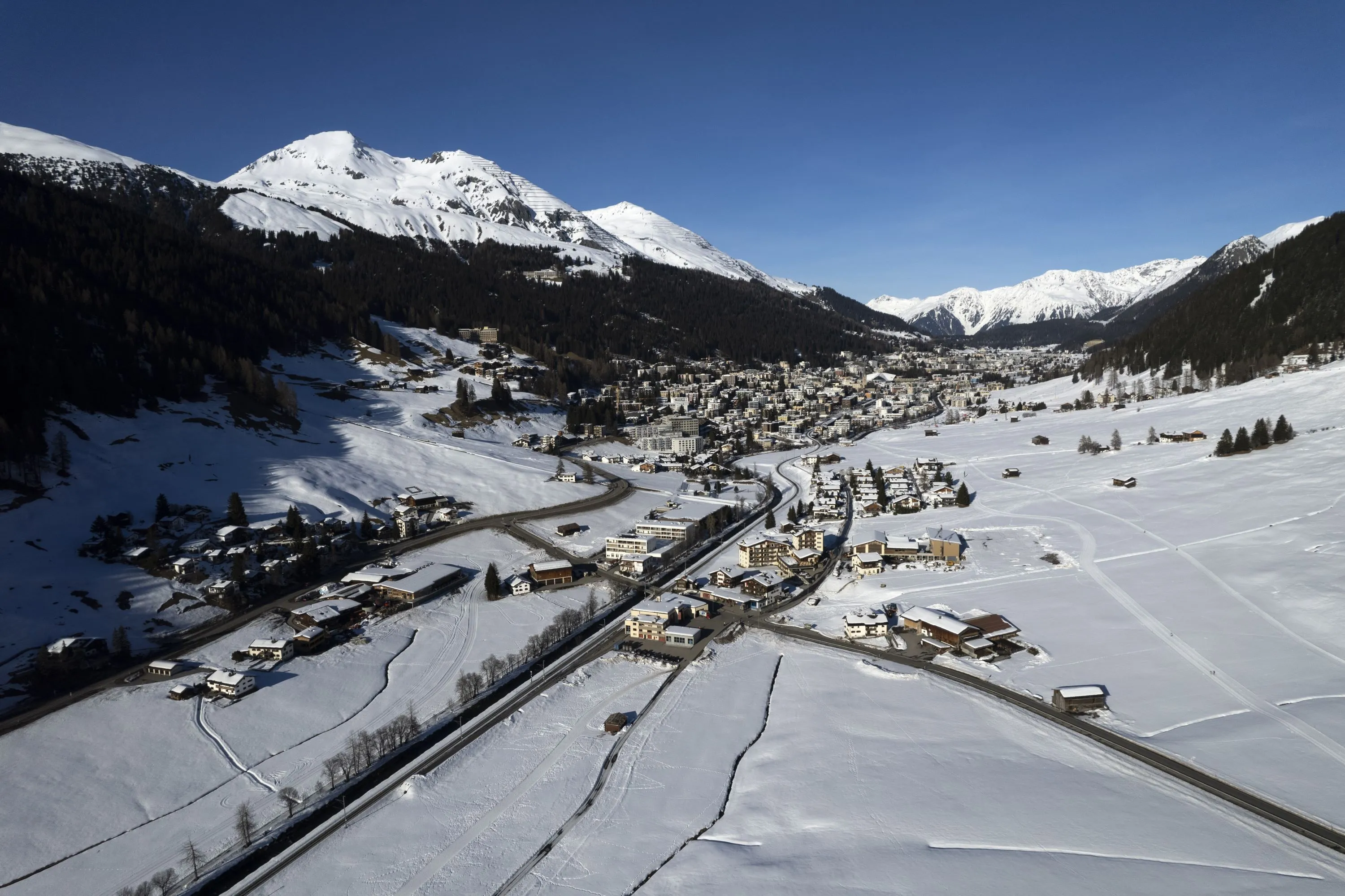 Antisemitische posters bij Zwitserse skiverhuurder: ‘Geen ski’s en sleeën voor Joden’
