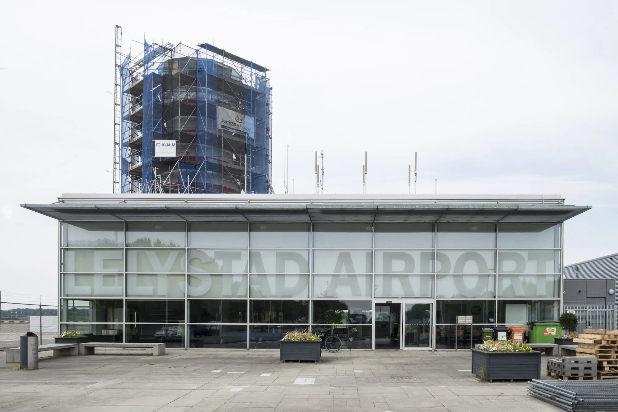 Hoeveel heeft de aanleg gekost van luchthaven Lelystad?