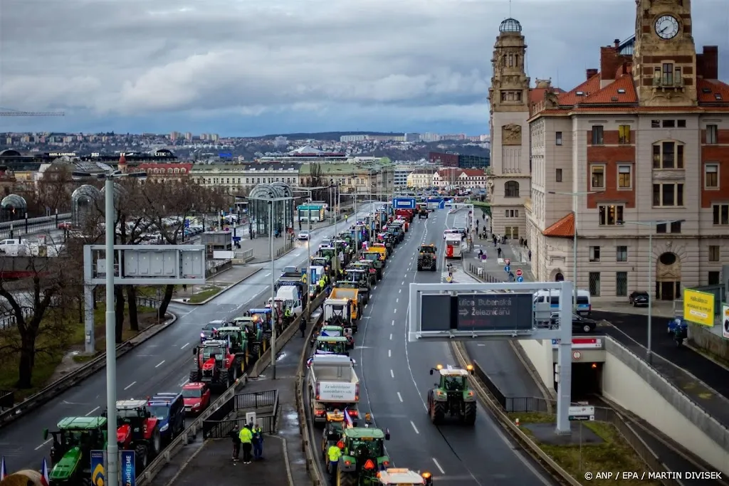Boze boeren blokkeren wegen in Praag