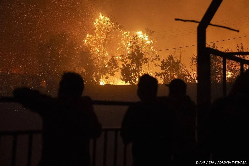 bosbranden chili president roept noodtoestand uit1706945310