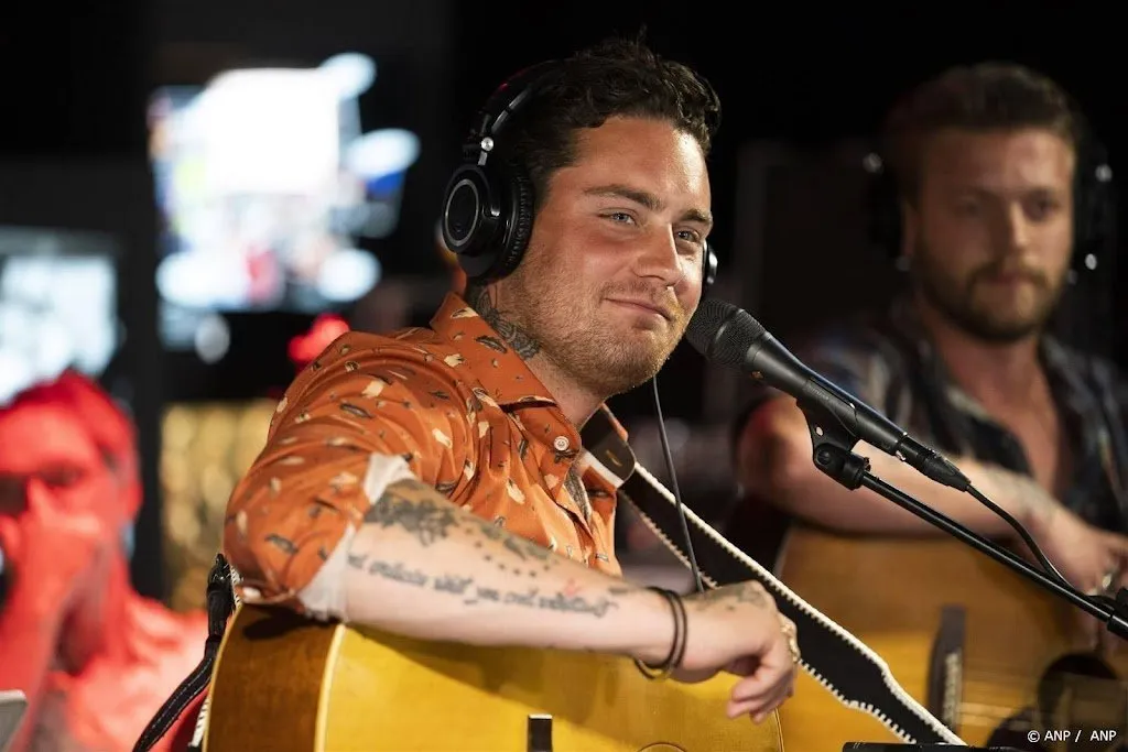 Douwe Bob weer thuis na verblijf in kliniek