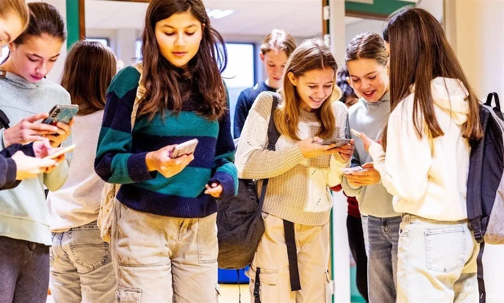 Miljoenen Nederlanders ongelukkig door socials maar niemand stopt
