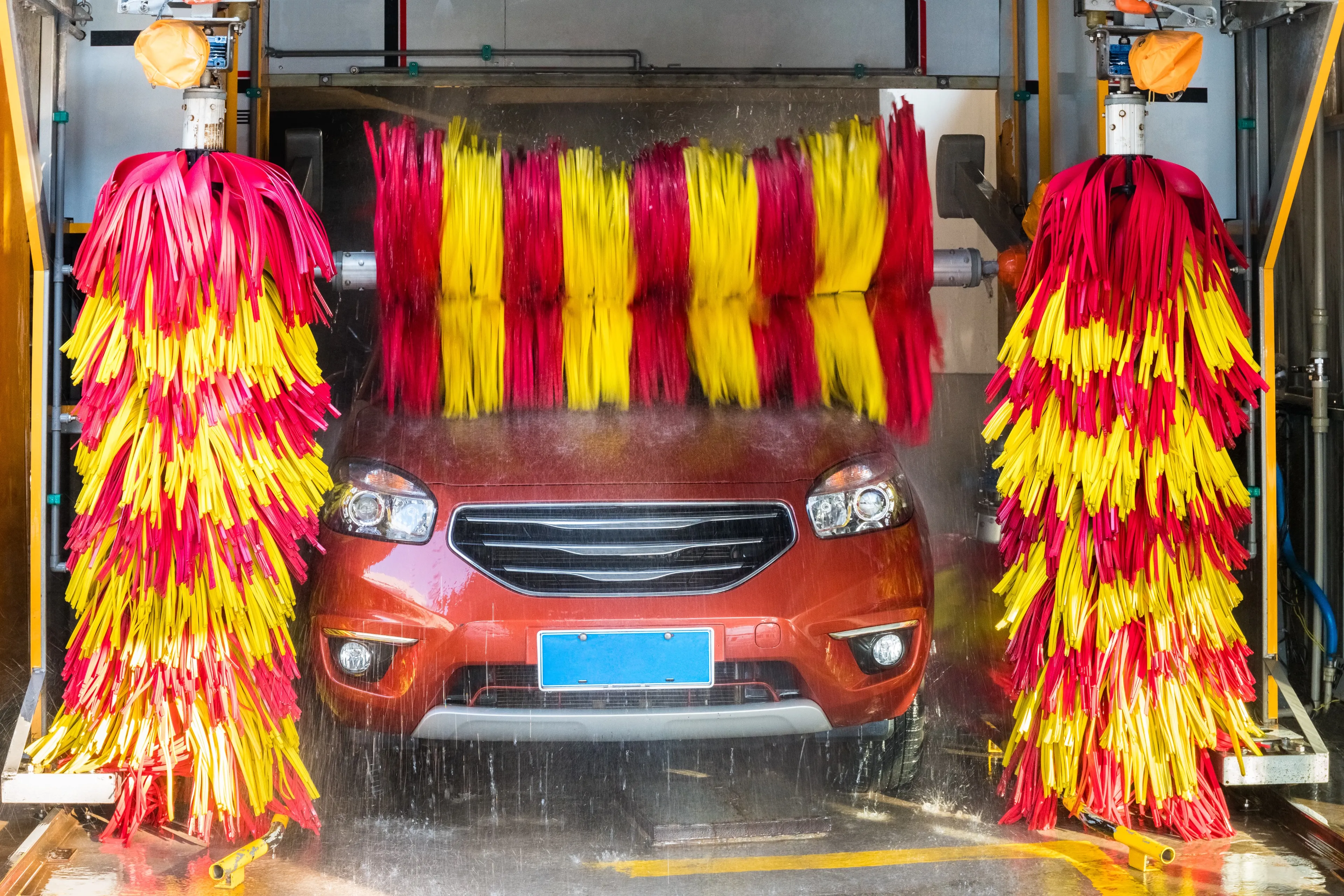 Een willekeurige wasstraat inrijden en 9 andere fouten bij het autowassen