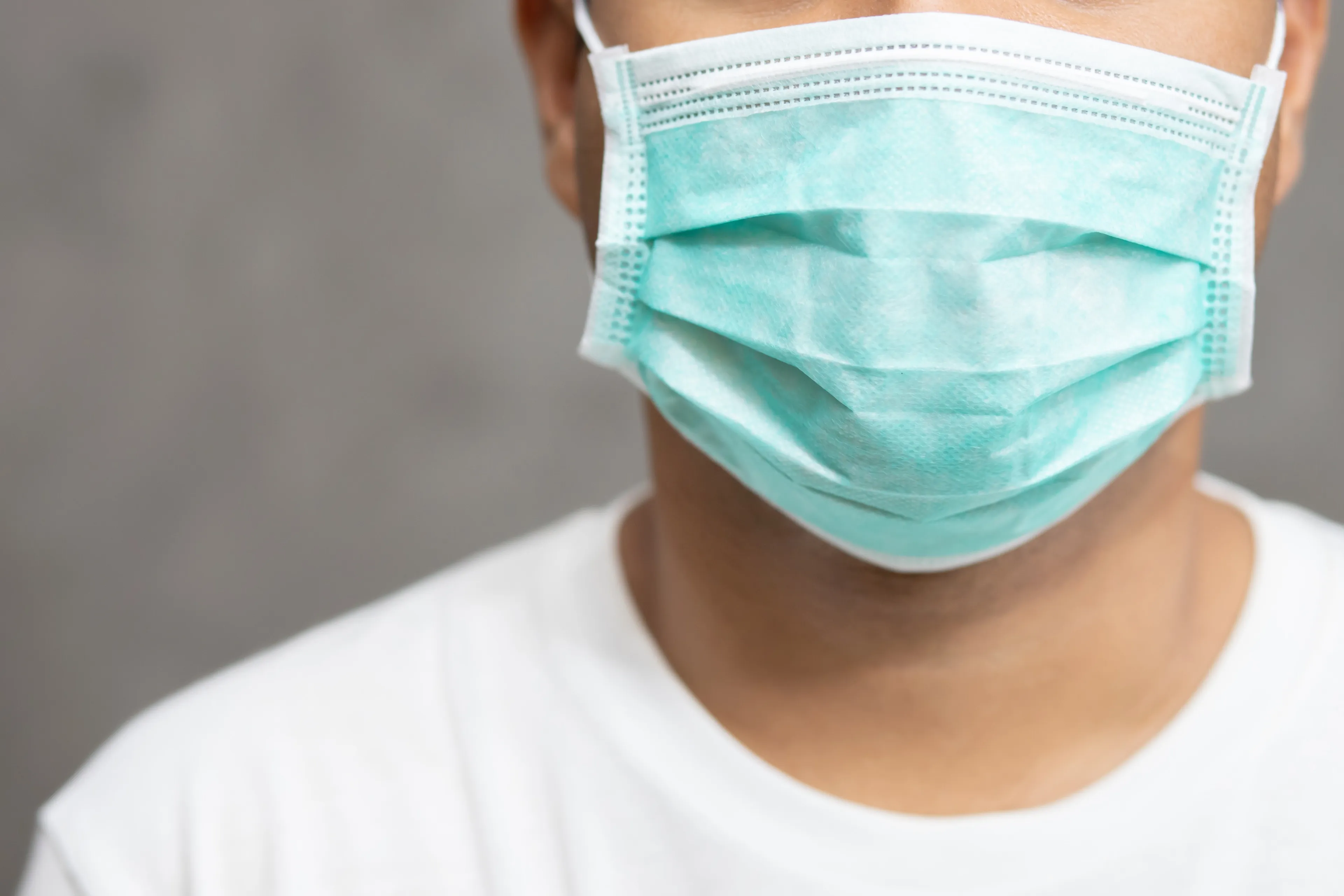 Vier zeldzame bijwerkingen waar je na coronavaccin mee te maken kan krijgen, volgens grootste studie ooit