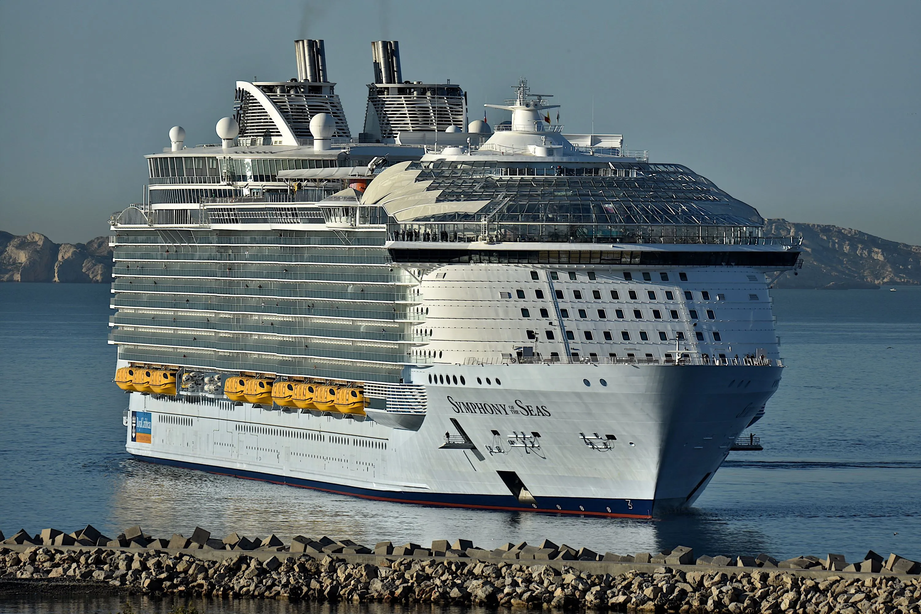 Cruiseschip-medewerker filmt stiekem kinderporno door onder bedden te kruipen