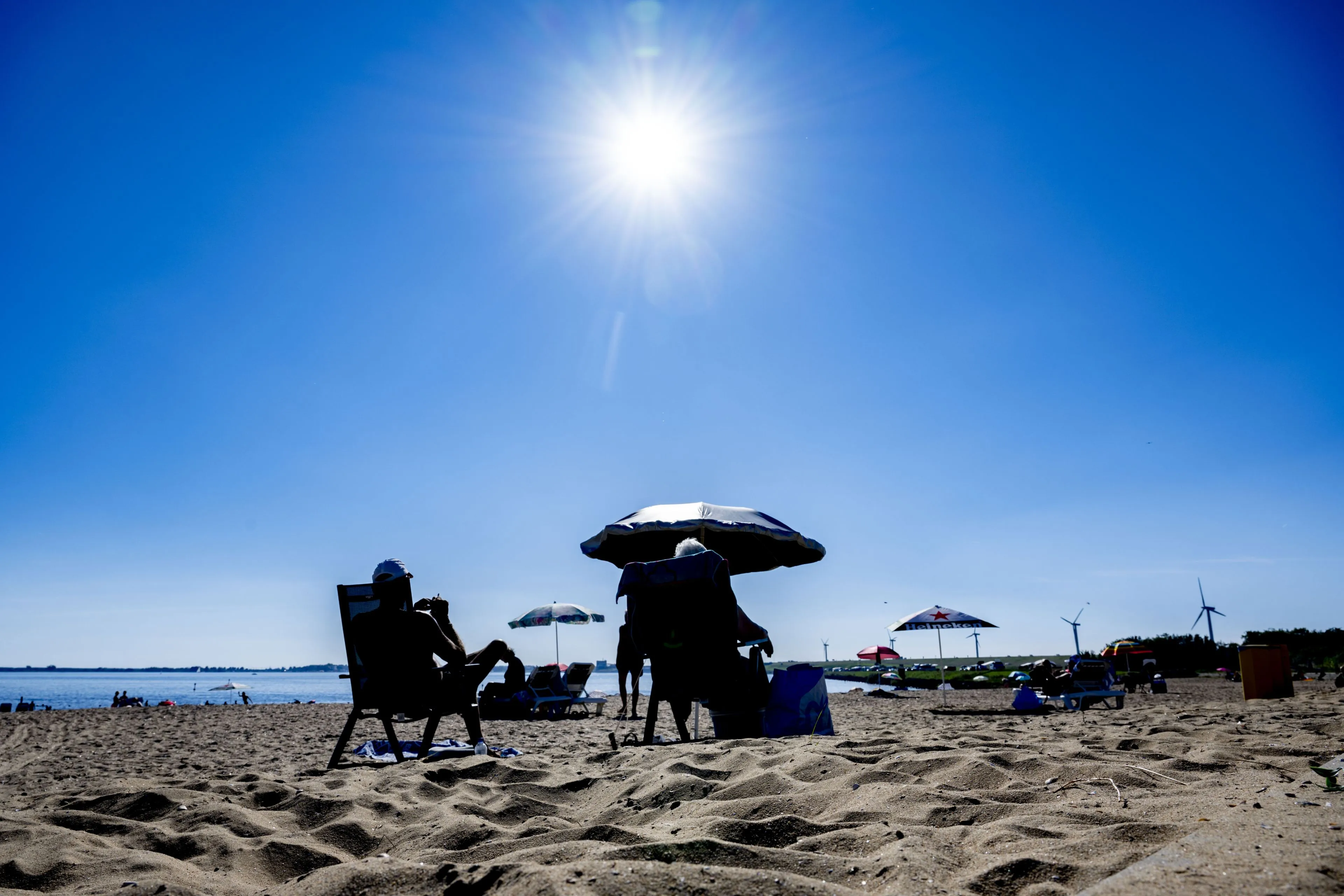 Er komt een warme zomer aan voorspellen wetenschappers op basis van het smeltende ijs op Groenland