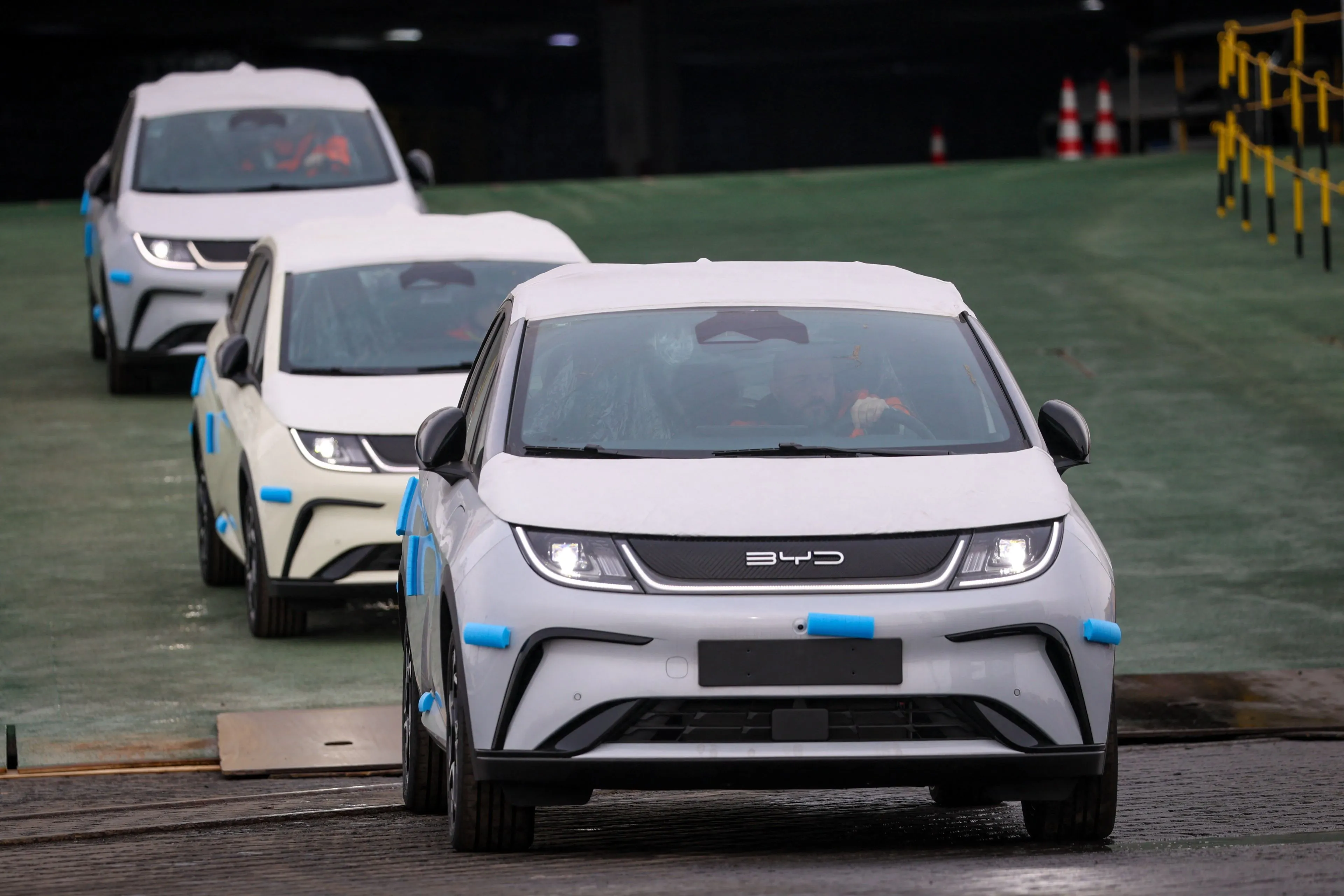 Chinese auto’s ‘nagenoeg onverzekerbaar’ in Groot-Brittannië. Hoe is dat in Nederland?