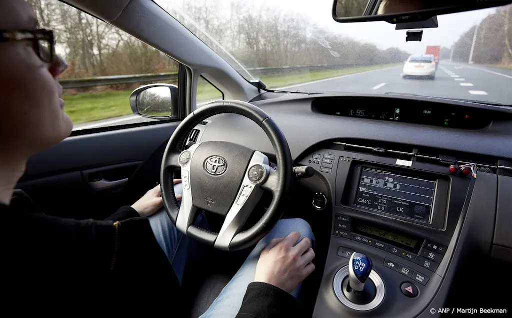 Zelfrijdende auto TNO kan met AI enkele seconden vooruitkijken