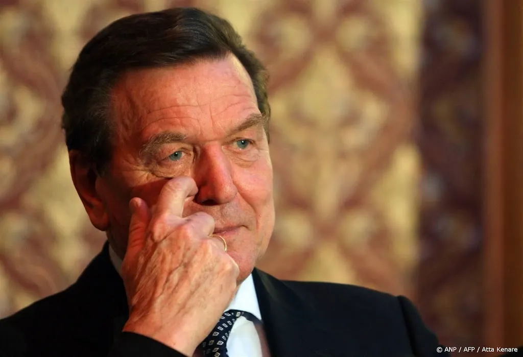 Duitse oud-leider Schröder voor onderhandeling Westen en Poetin
