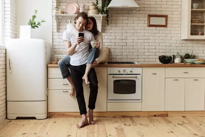 "Kom maar hier poepie": koppels die babytaaltje spreken zijn gelukkiger