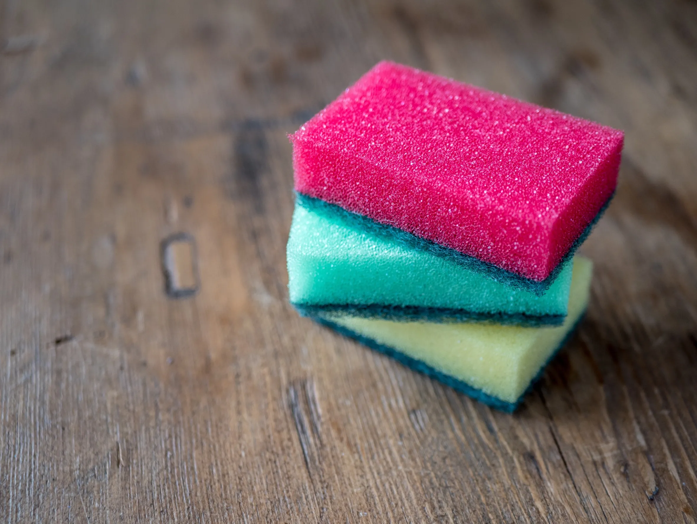 Waarom je nooit meer een schoonmaakspons moet gebruiken