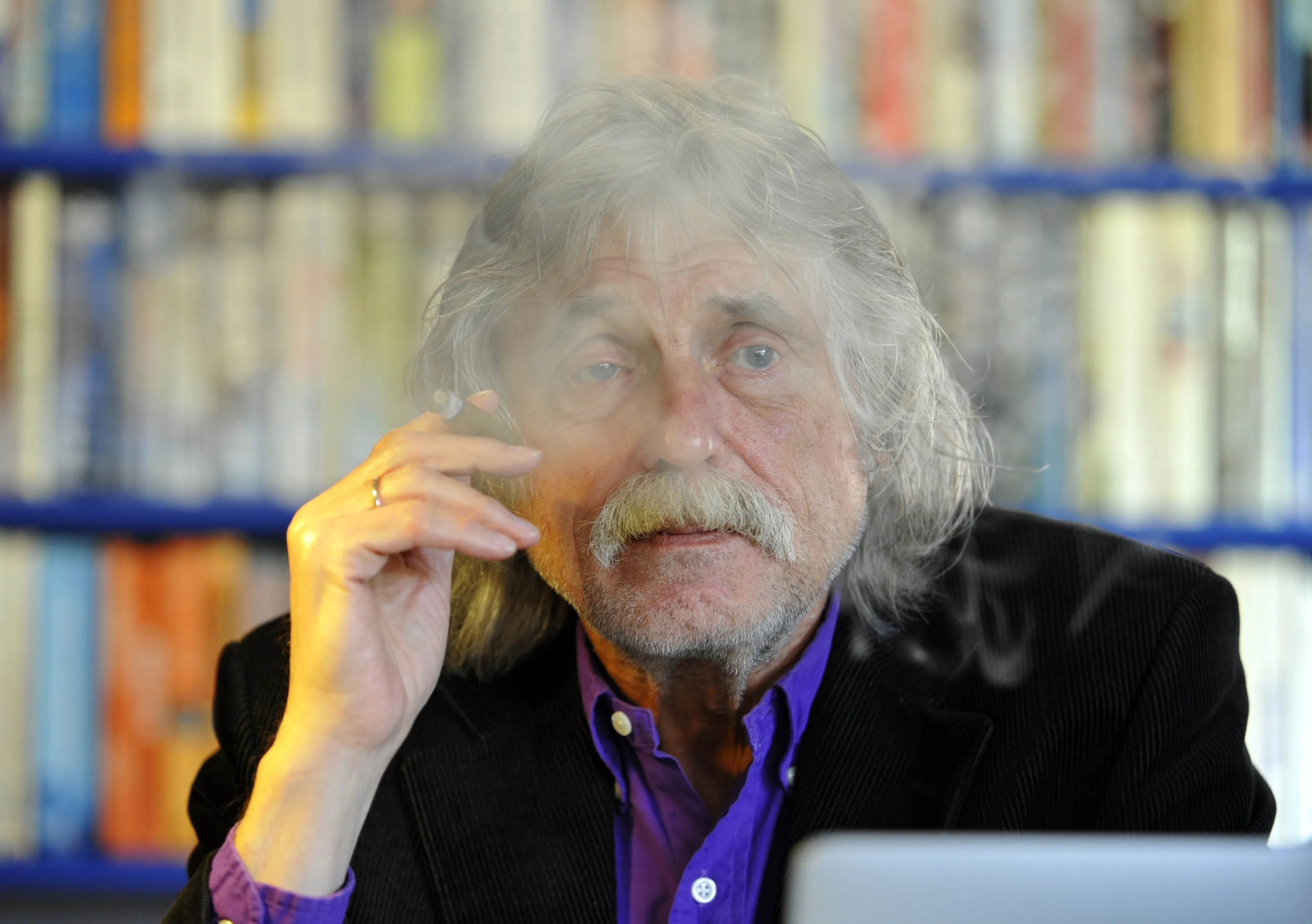 Is Johan Derksen antisemiet? 'Joden moeten niet zo zeuren'
