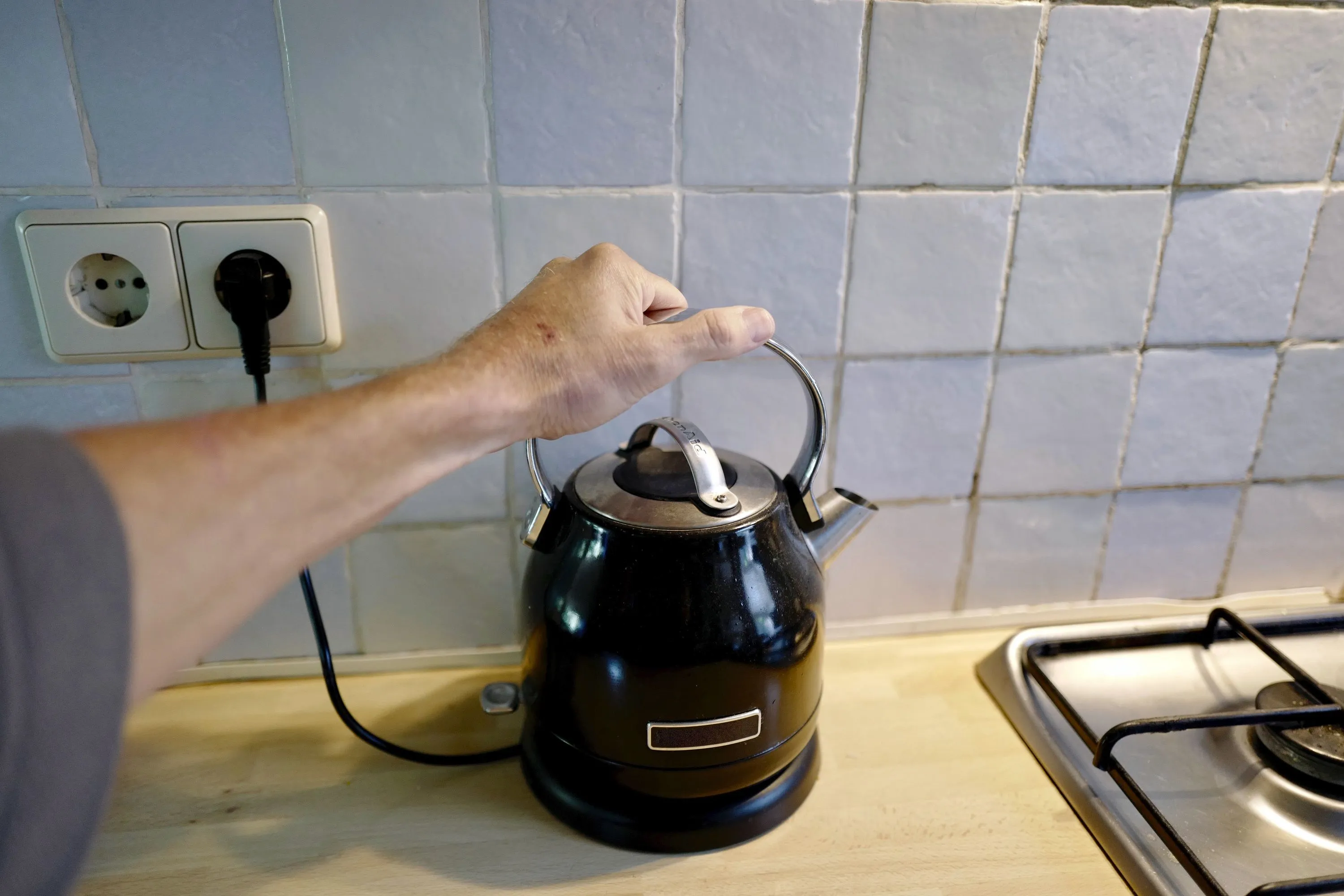 Waterkoker (stroom) of fluitketel (gas): Wat is voordeliger en welke is de duurzame keuze?