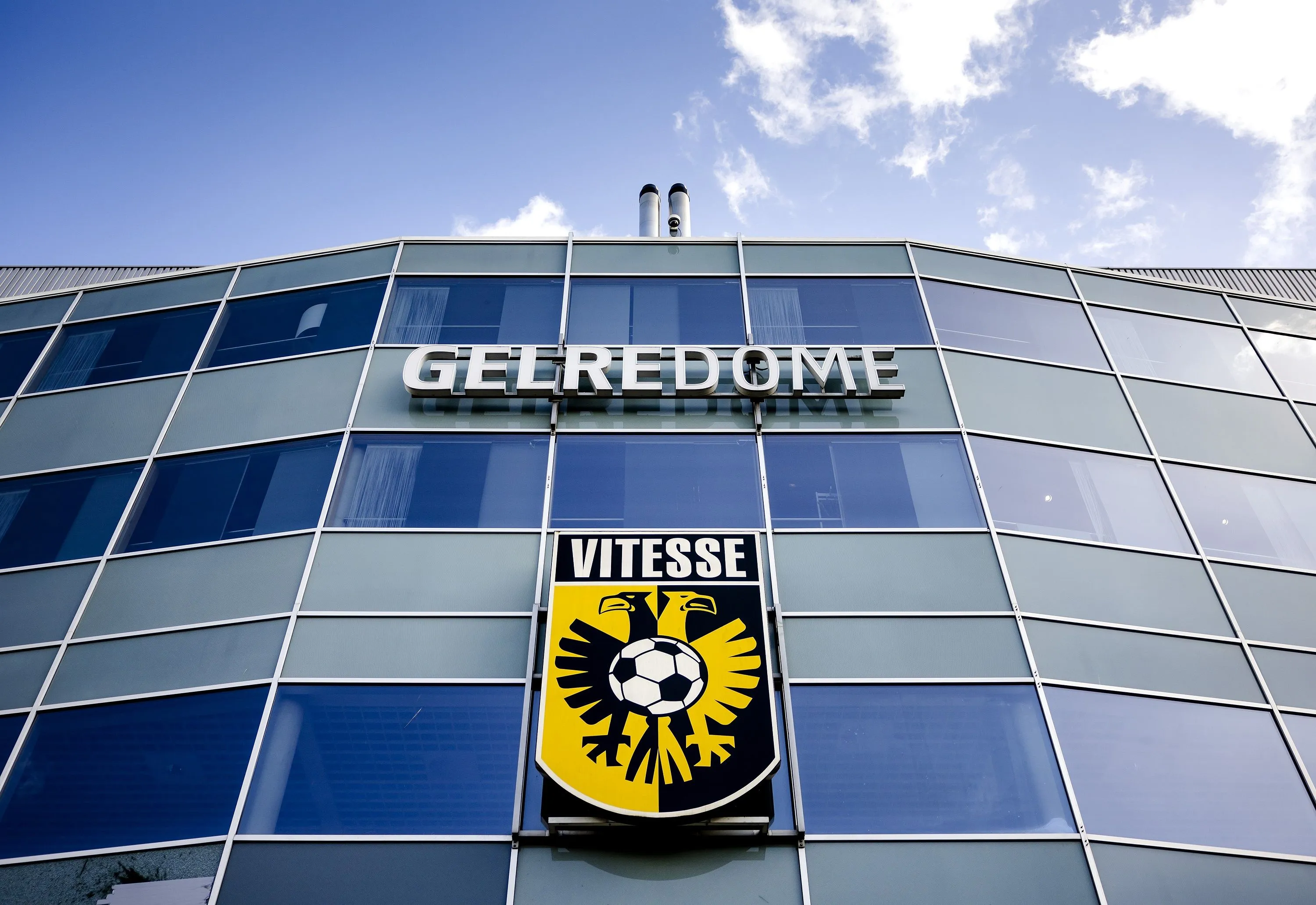 Bestaat Vitesse over een paar weken nog? 'Licentie is serieus in gevaar'